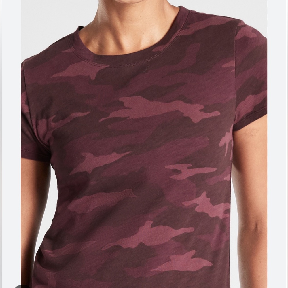 Athleta organic daily camo crew, color mber, size large, NWT